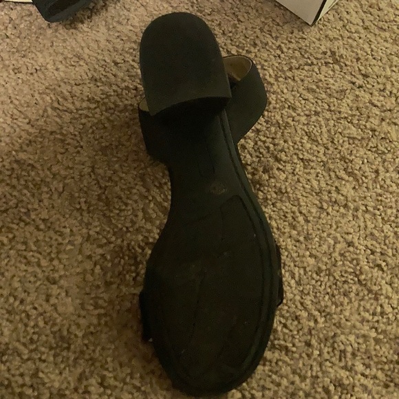 Pumps - Picture 2 of 3